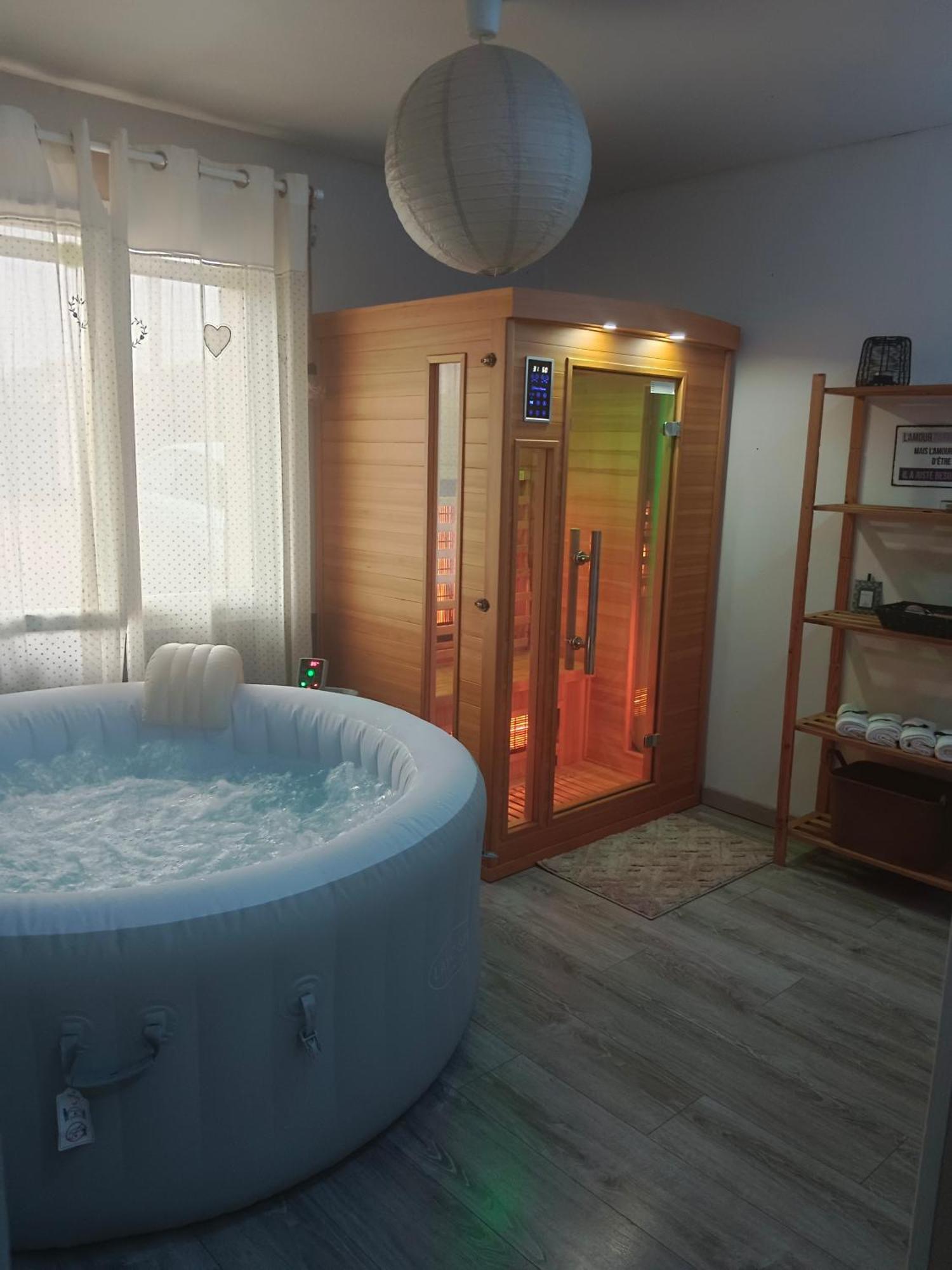 Villa Familiale Avec Spa Et Sauna Saint-Antonin-de-Sommaire Habitación foto